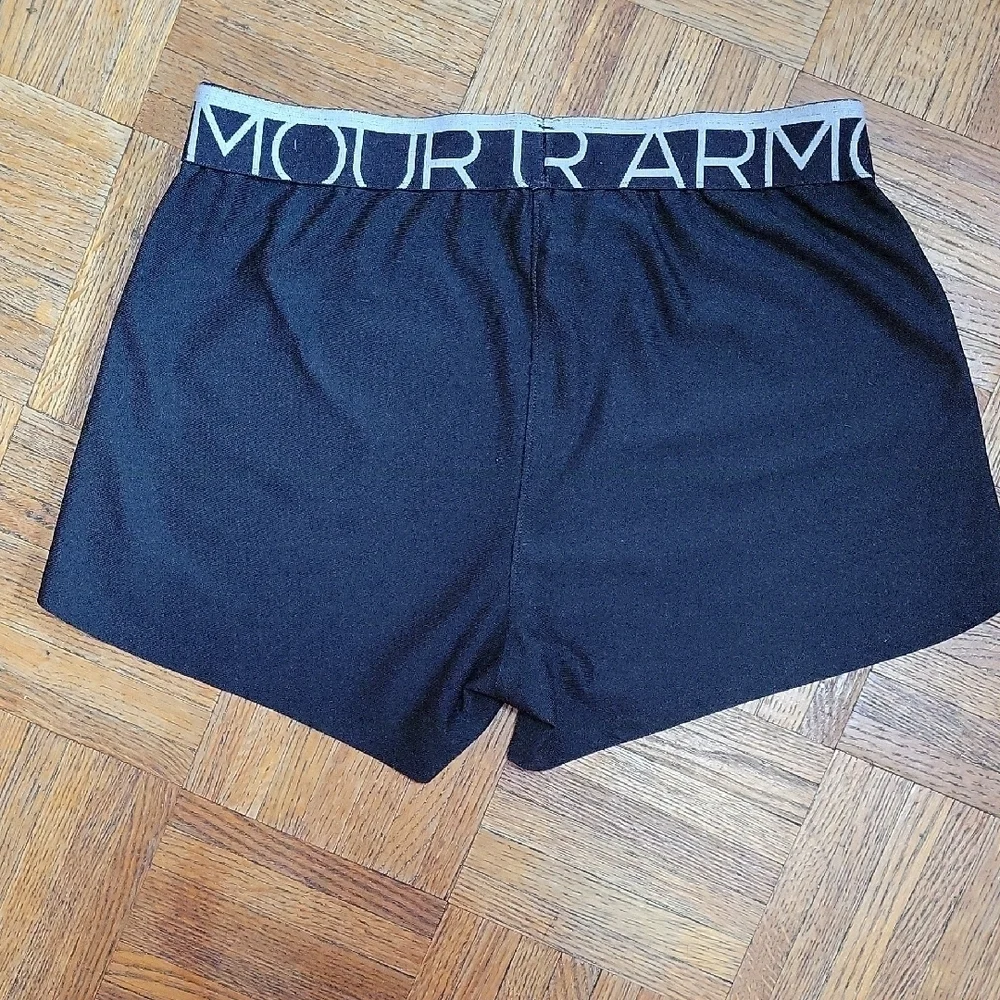 Under Armour Loose Heat Gear Black and Gray Logo Shorts Size Small